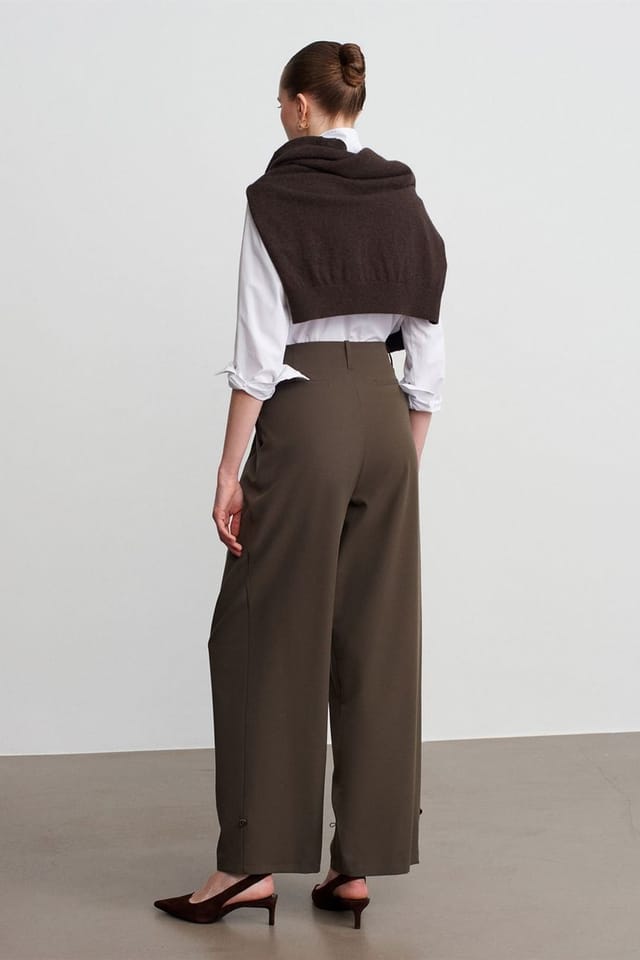 Dilvin Dilvin Women's Women's High-Waist Wide-Leg Crepe Trousers in Olive - 2
