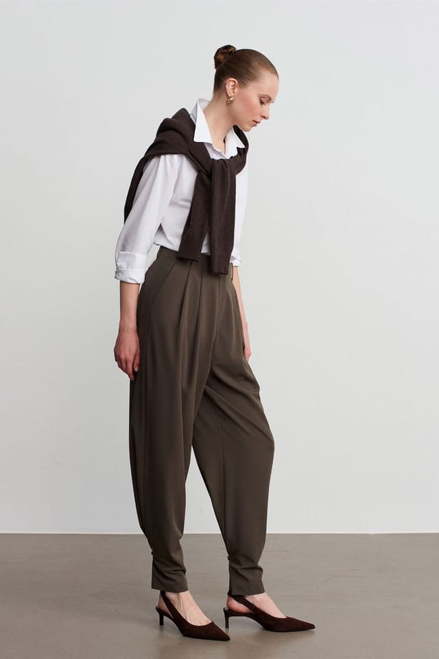 Dilvin Dilvin Women's Women's High-Waist Wide-Leg Crepe Trousers in Olive - 3