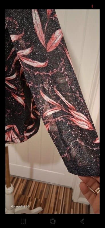 M&Co 💓 Size 14 💓 M & Co 💓 Black Floral Top 💓