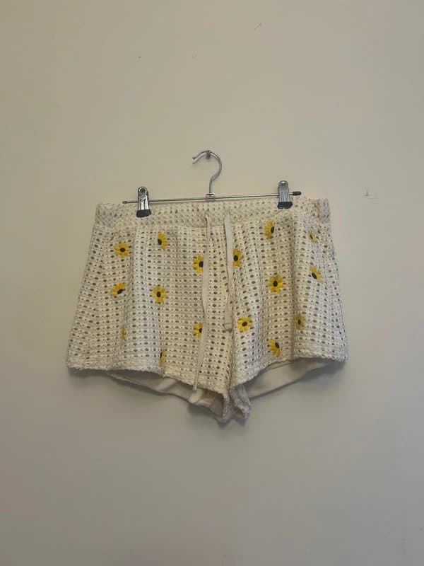 Bershka Bershka embroidered daisy shorts