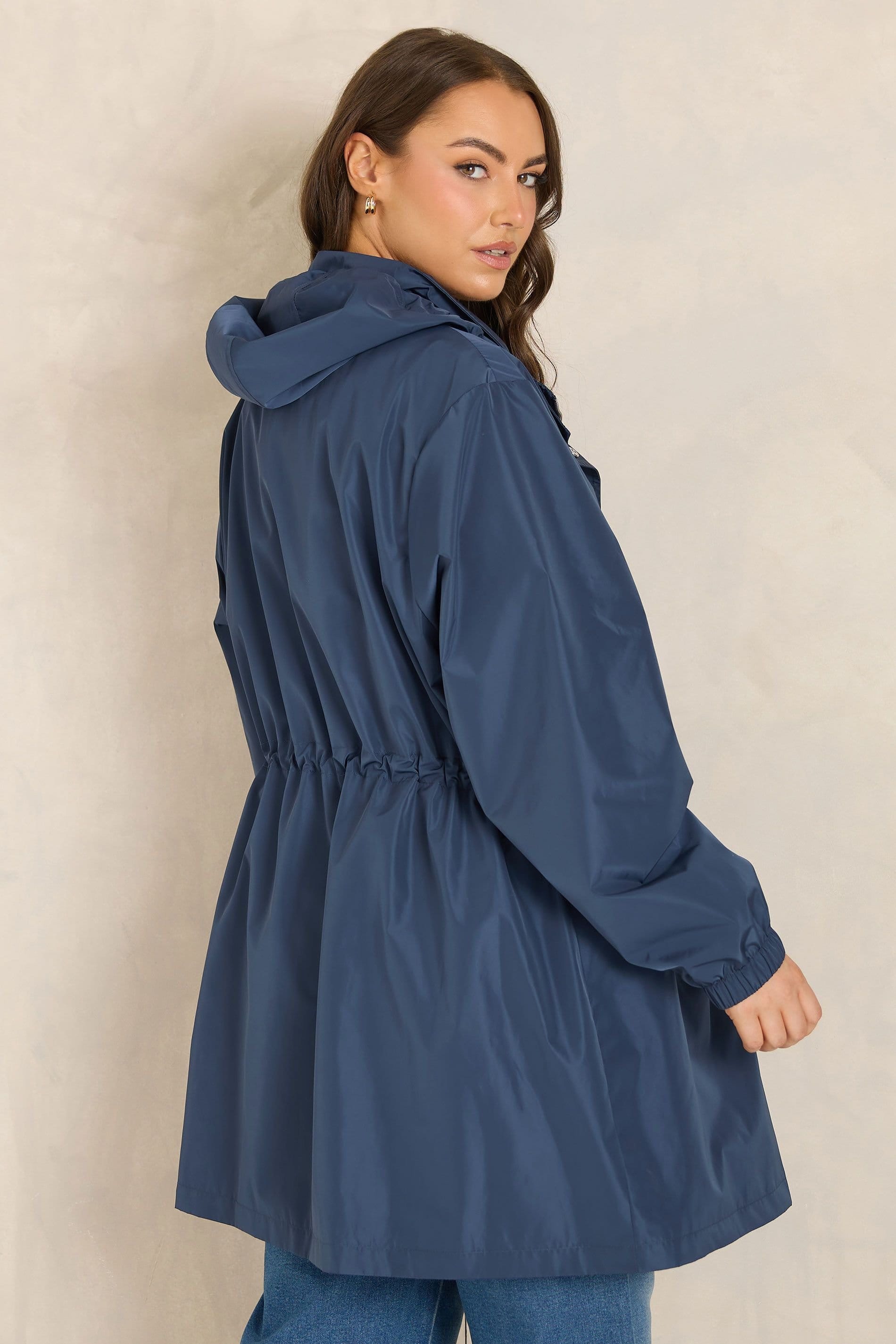 Evans Evans Women's Lightweight Rain Jacket in Mid Navy - 4