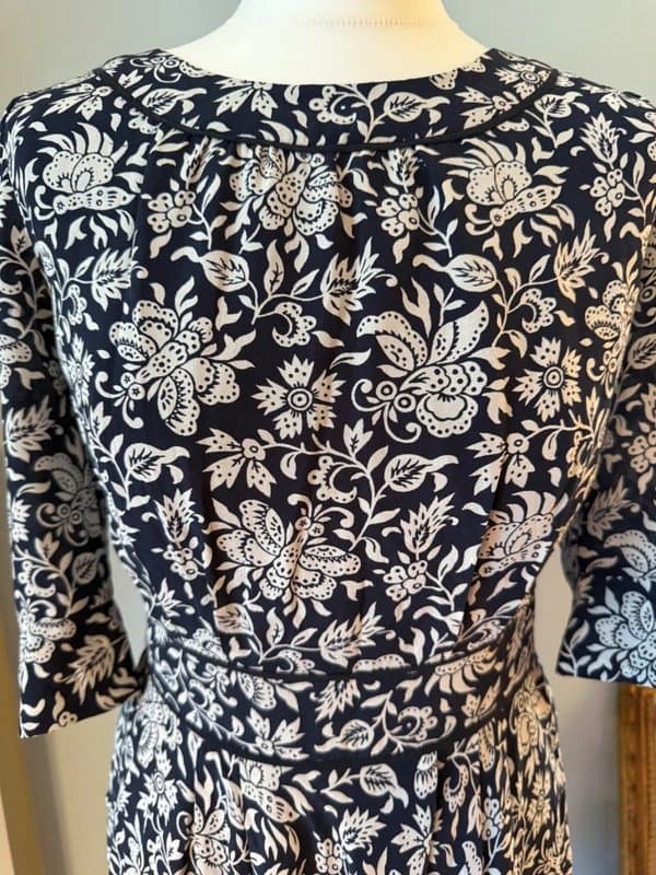Hobbs Hobbs elegant Silk Georgette navy & White Floral Dress UK10