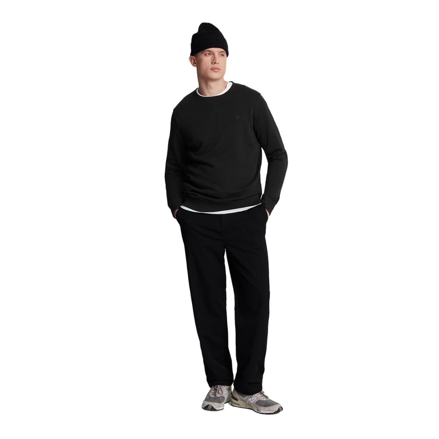 Lyle & Scott Lyle & Scott Men's Crew Neck Long-Sleeved Sweatshirt in Black - 4