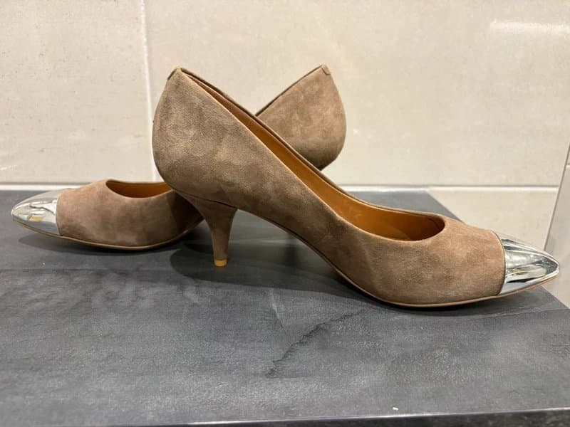 Clarks New Size 8D Clarks Softwear Ancient Star Mushroom Silver Toecap Kitten Heels BNT