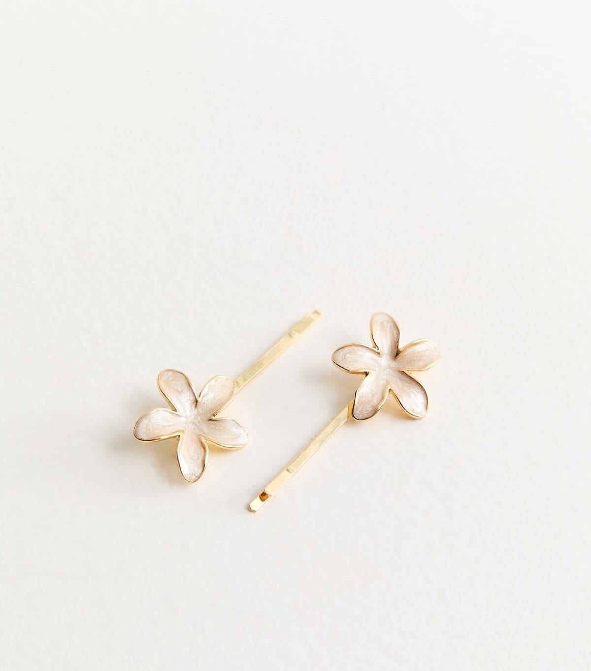 New Look Pack of 2 Cream Enamel Flower Slide Hair Clips New Look