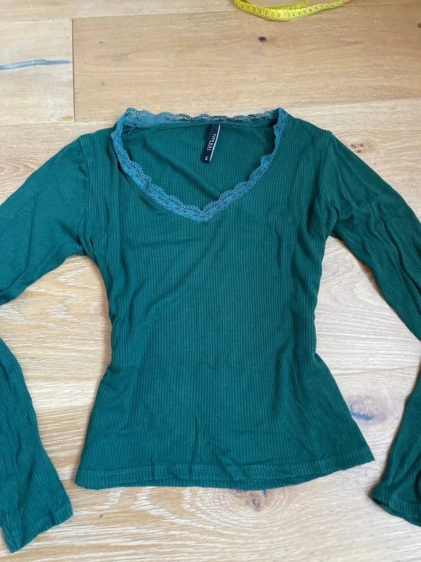 Vintage Dressing tiffosi dark green long sleeve 2000s lace cami top v neck layering Y2K doll dressing - 1