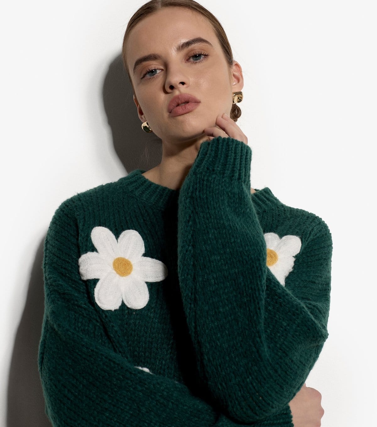 Apricot Women's Green Embroidered Daisies Jumper Apricot New Look - 4