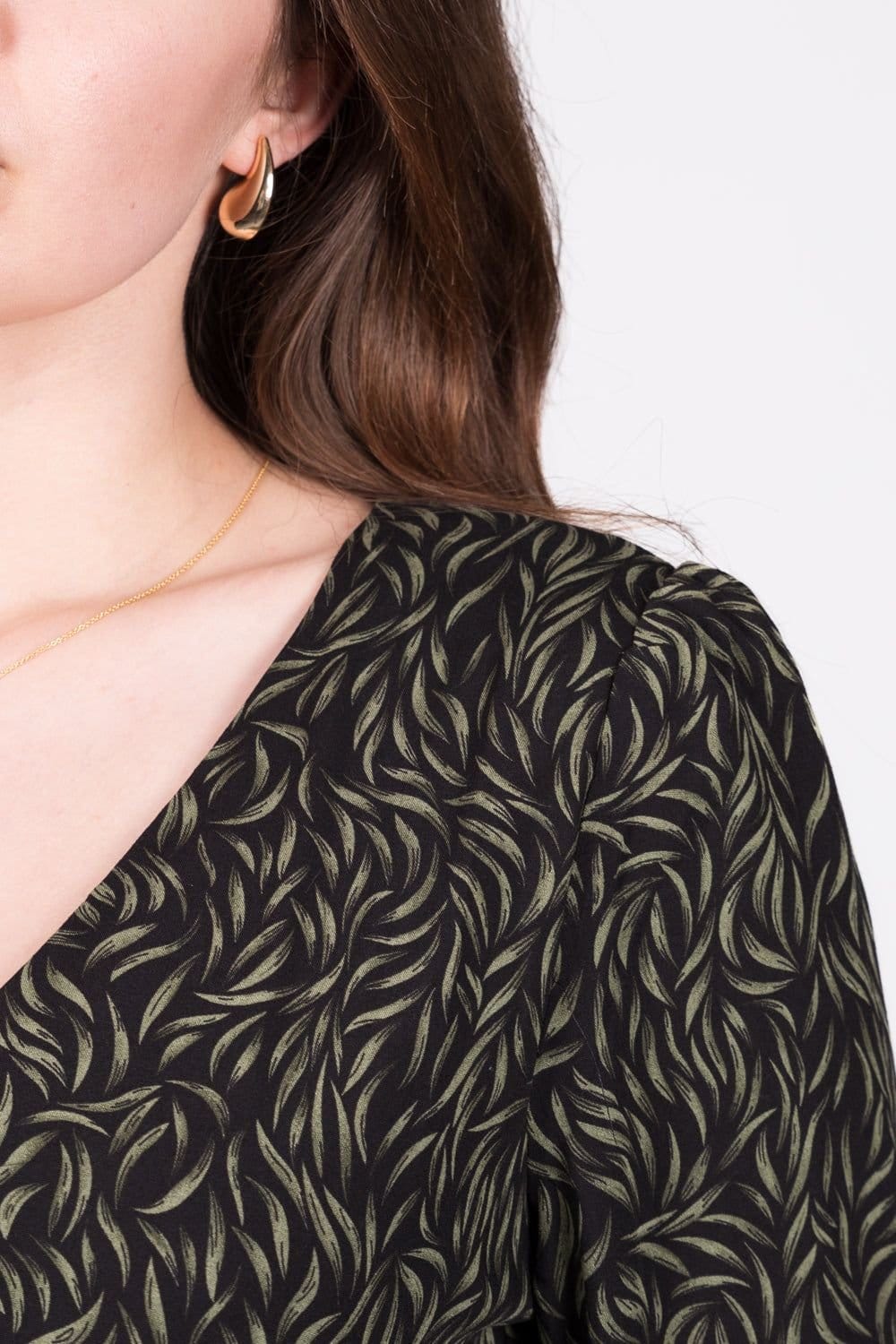 SOLO SOLO Women's Leaf Print V-Neck Dress in Green - 4