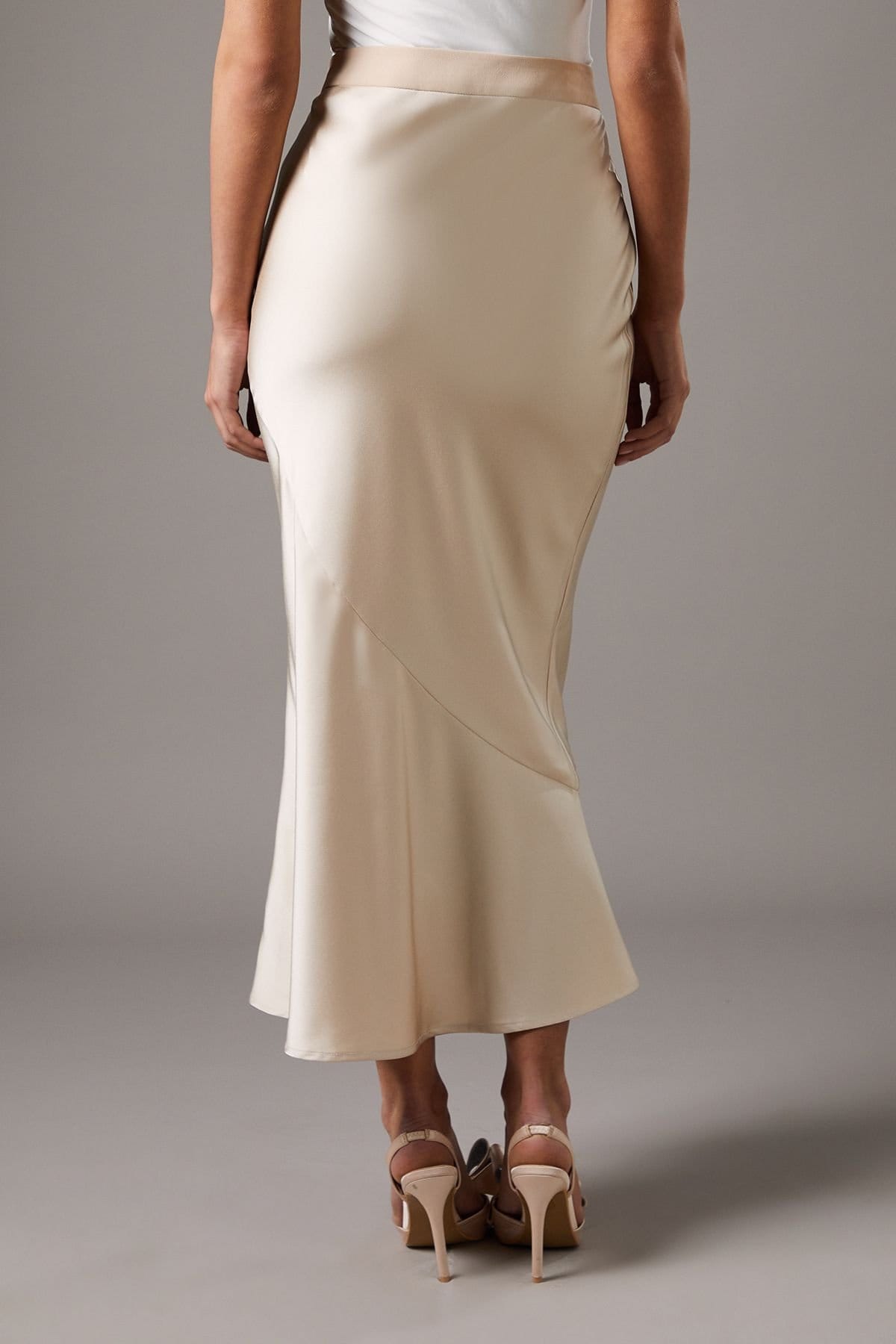 Coast Coast Women's Satin Detail Fitted Skirt in Ivory - 4