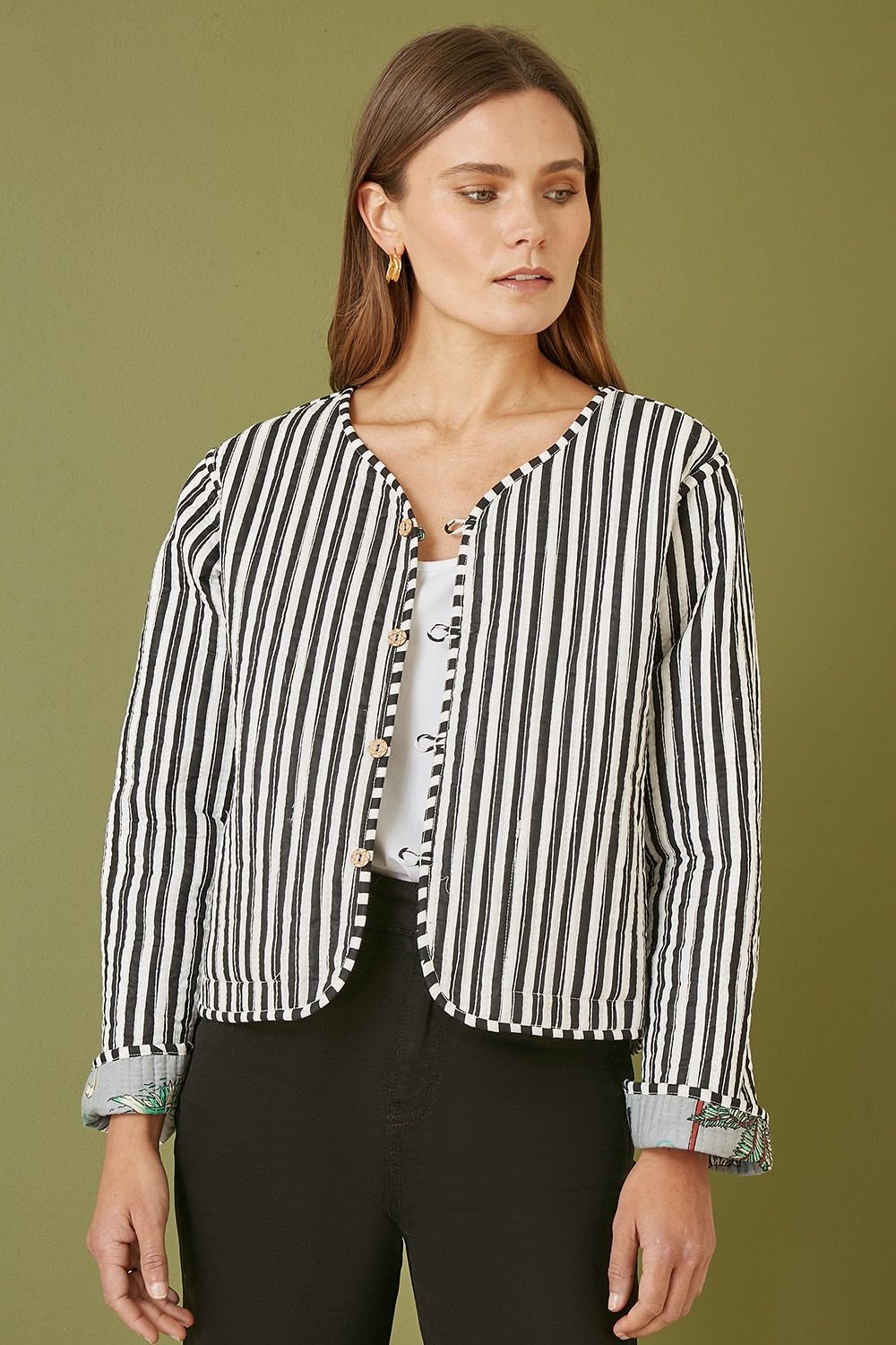 Yumi Yumi Women's Grey Animal Print Reversible Cotton Cropped Quilted Jacket - 2