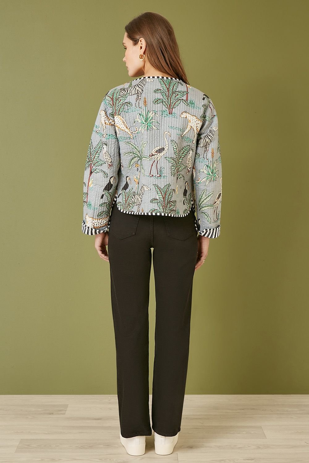 Yumi Yumi Women's Grey Animal Print Reversible Cotton Cropped Quilted Jacket - 4