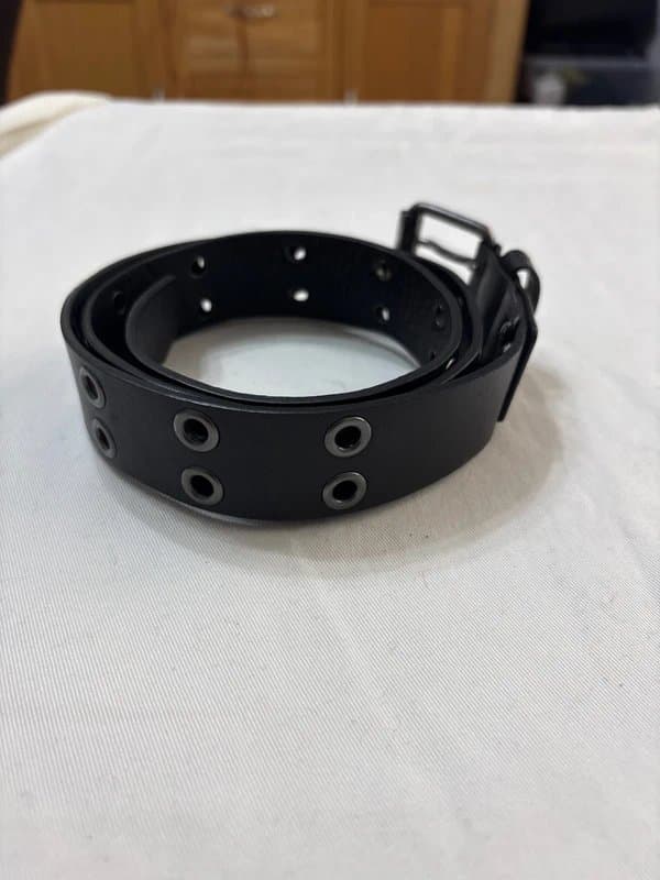 Bershka Bershka faux leather punk style belt with eyelets - AP1