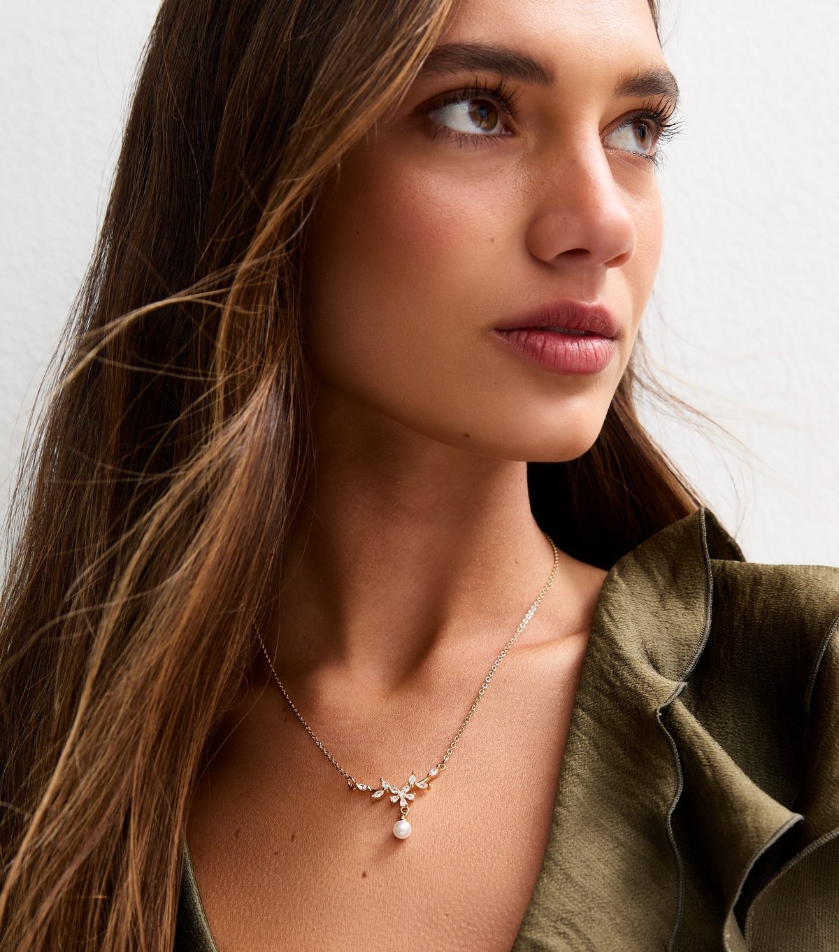 New Look Gold Tone Cubic Zirconia Leaf Centre Faux Pearl Drop Necklace New Look - 2