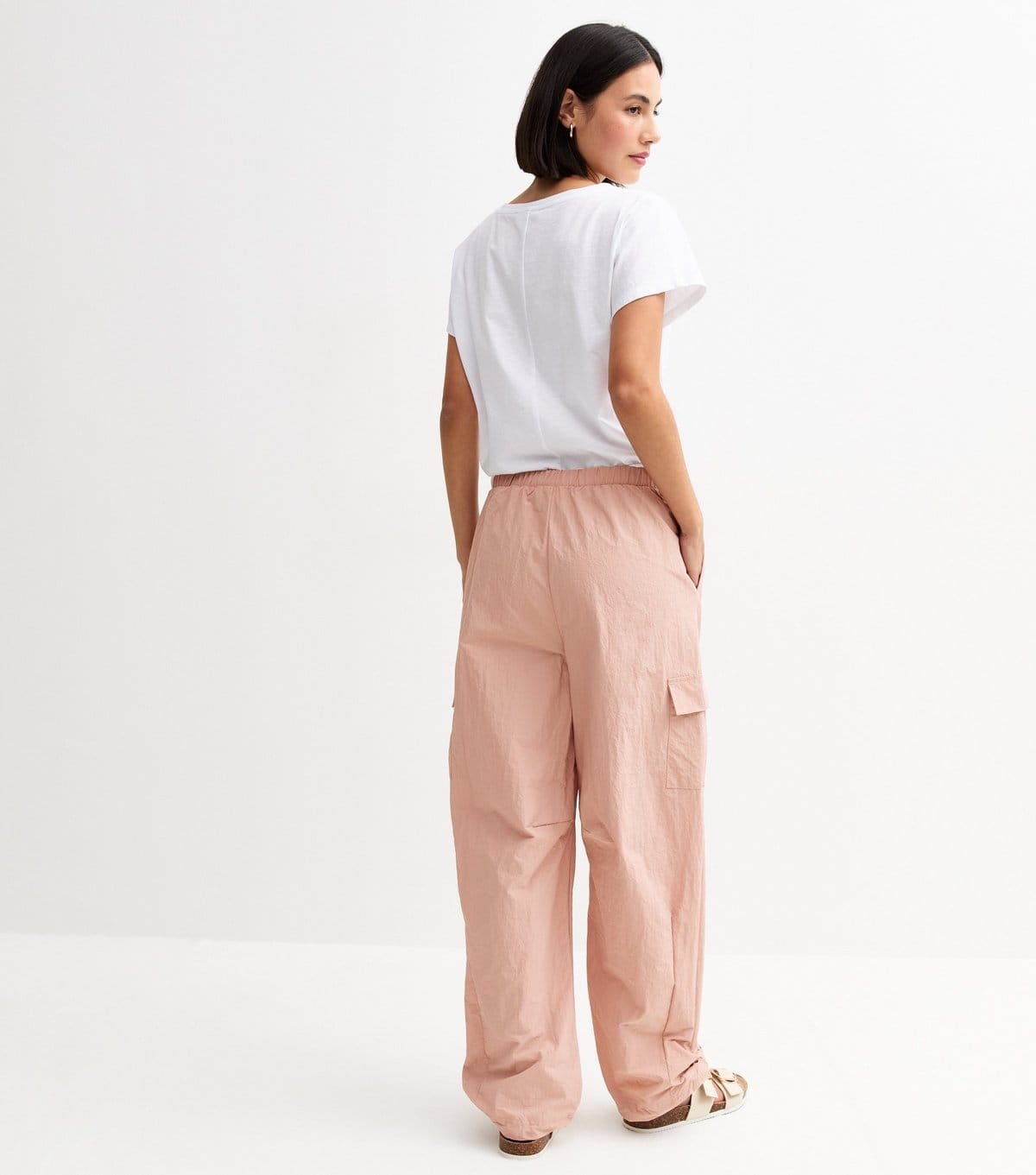 New Look Women's Light Pink Crinkle Texture Shell Cargo Trousers New Look - 4