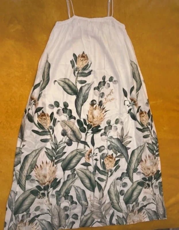 H&M H&M linen blend floral flare maxi dress with lining in linen blend