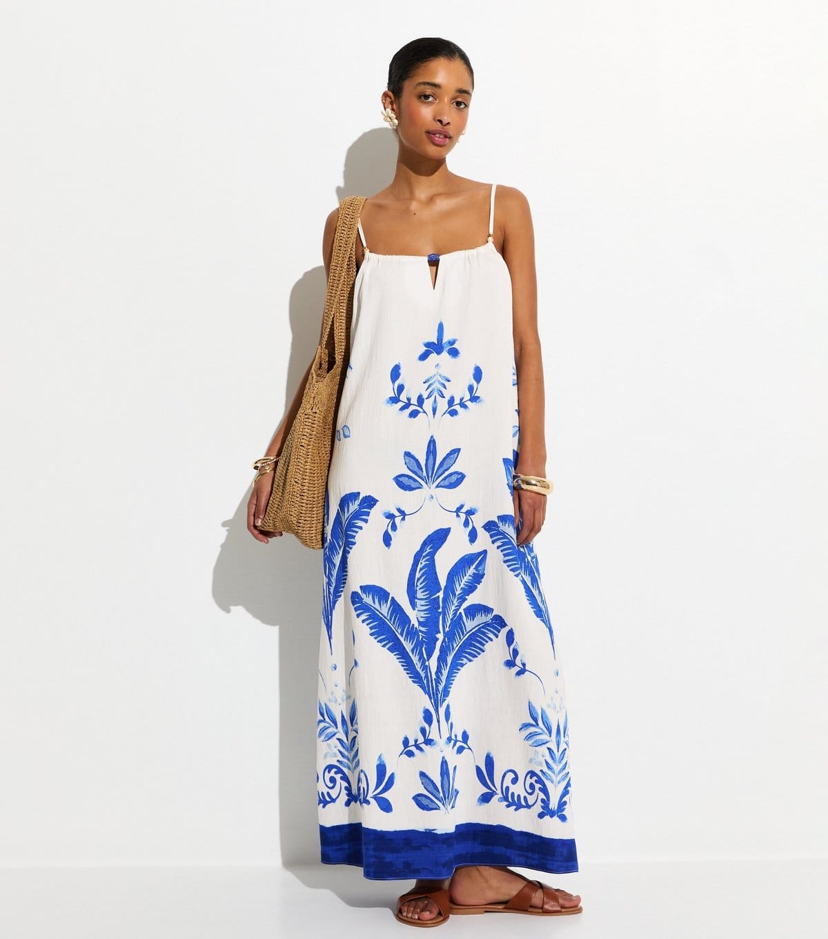New Look Women's White and Blue Painted Leaf Pattern Beach Maxi Dress New Look - 1