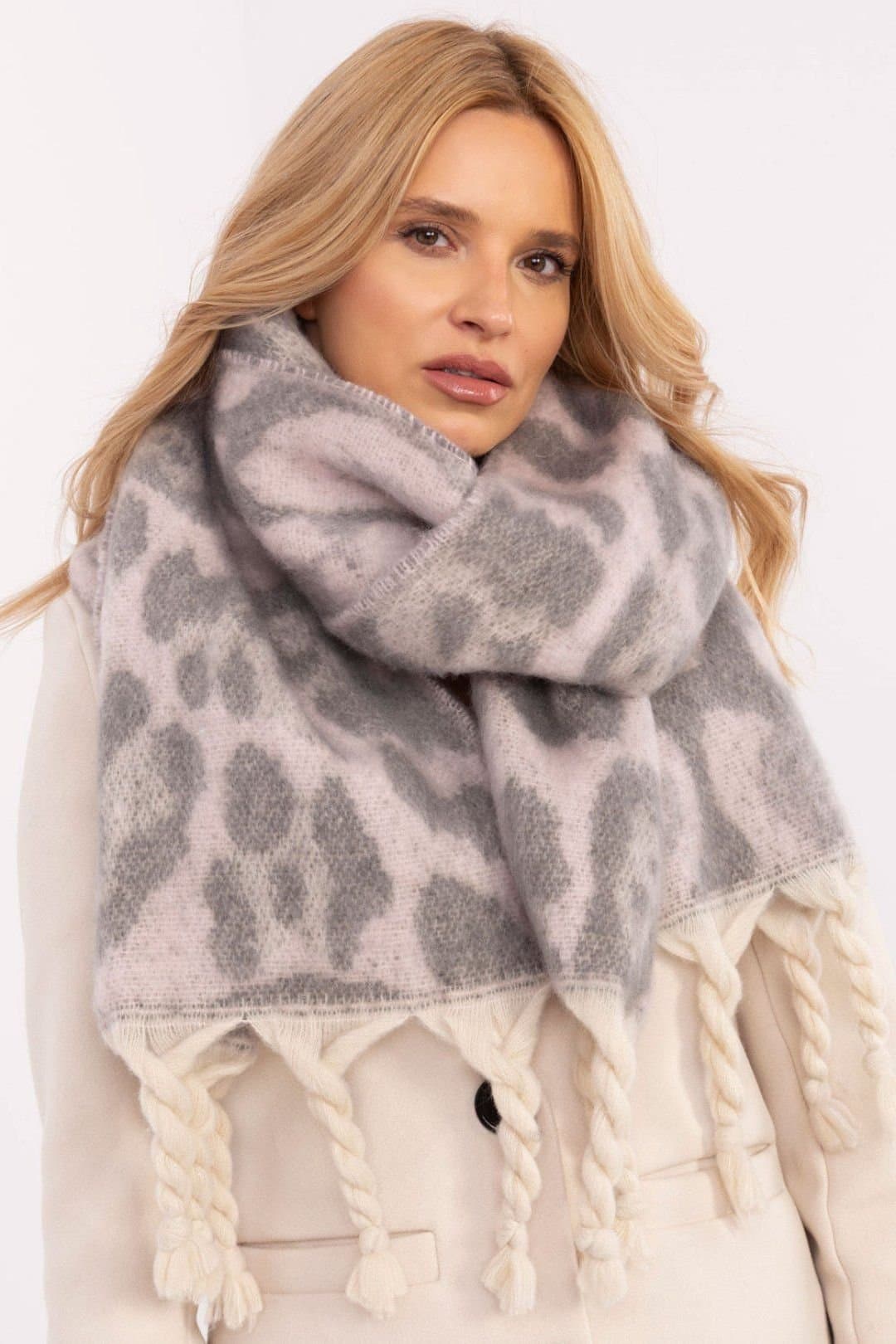 Love Lace Love Lace Women's Animal Motif Fringe Polyester Scarf for Warm Winter Days in Pink