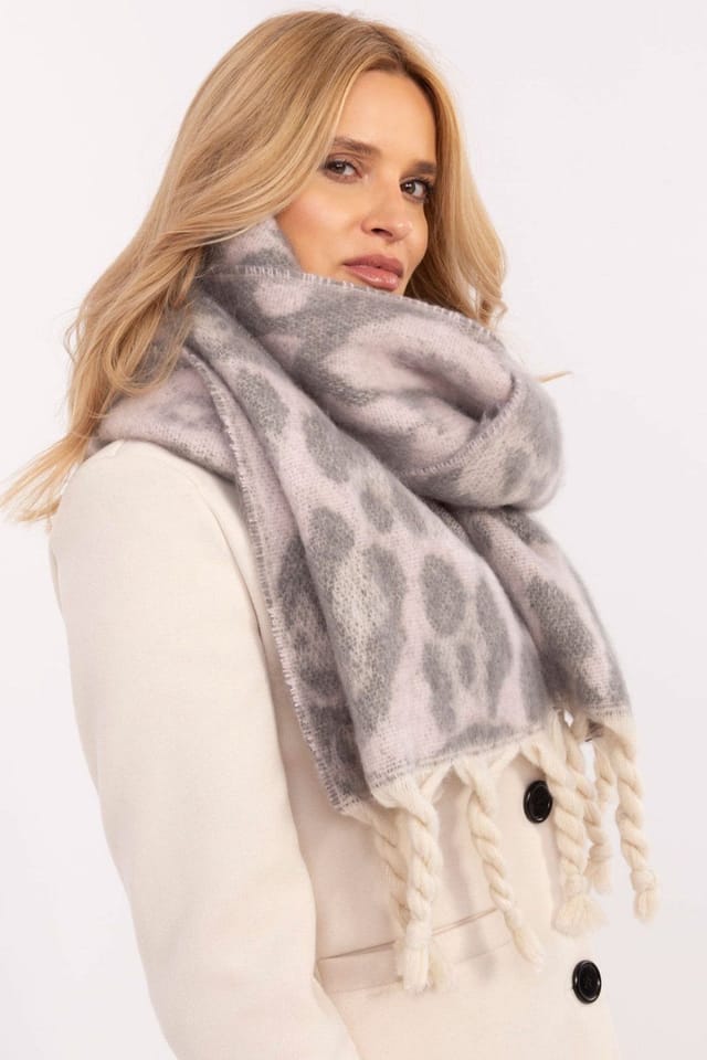 Love Lace Love Lace Women's Animal Motif Fringe Polyester Scarf for Warm Winter Days in Pink - 2