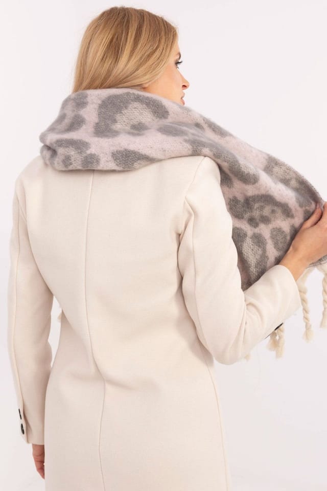 Love Lace Love Lace Women's Animal Motif Fringe Polyester Scarf for Warm Winter Days in Pink - 3