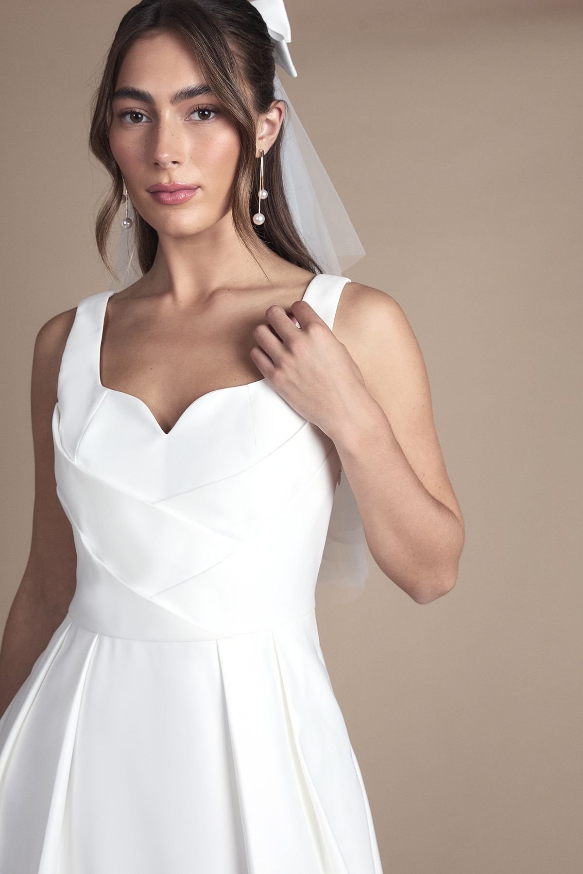 Coast Coast Women's Satin Pleat Bodice Full Skirt Wedding Dress in Ivory - 4