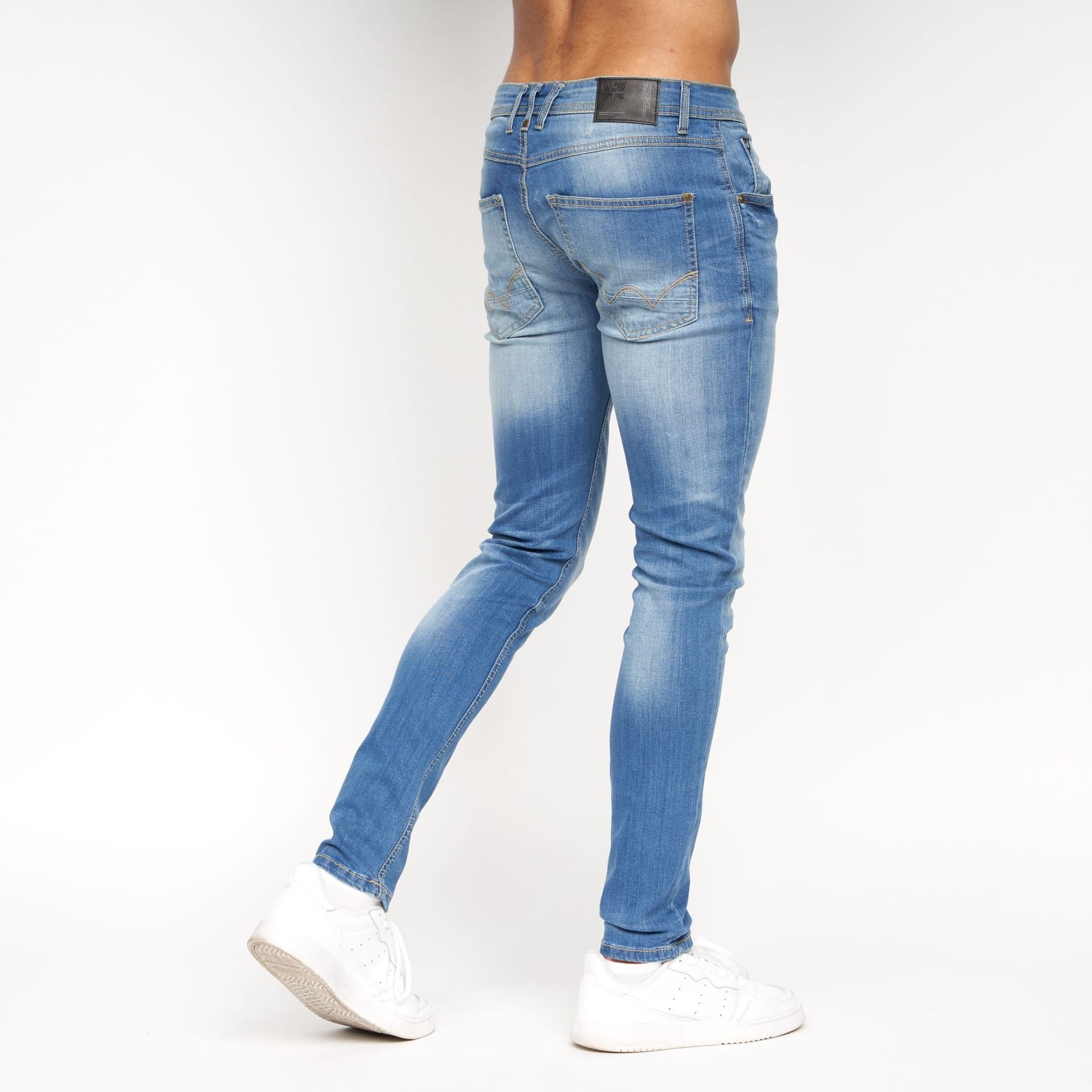 Duck&Cover Duck&Cover Maylead Men's Slim-Fit Five-Pocket Denim Jeans in Light Blue - 4