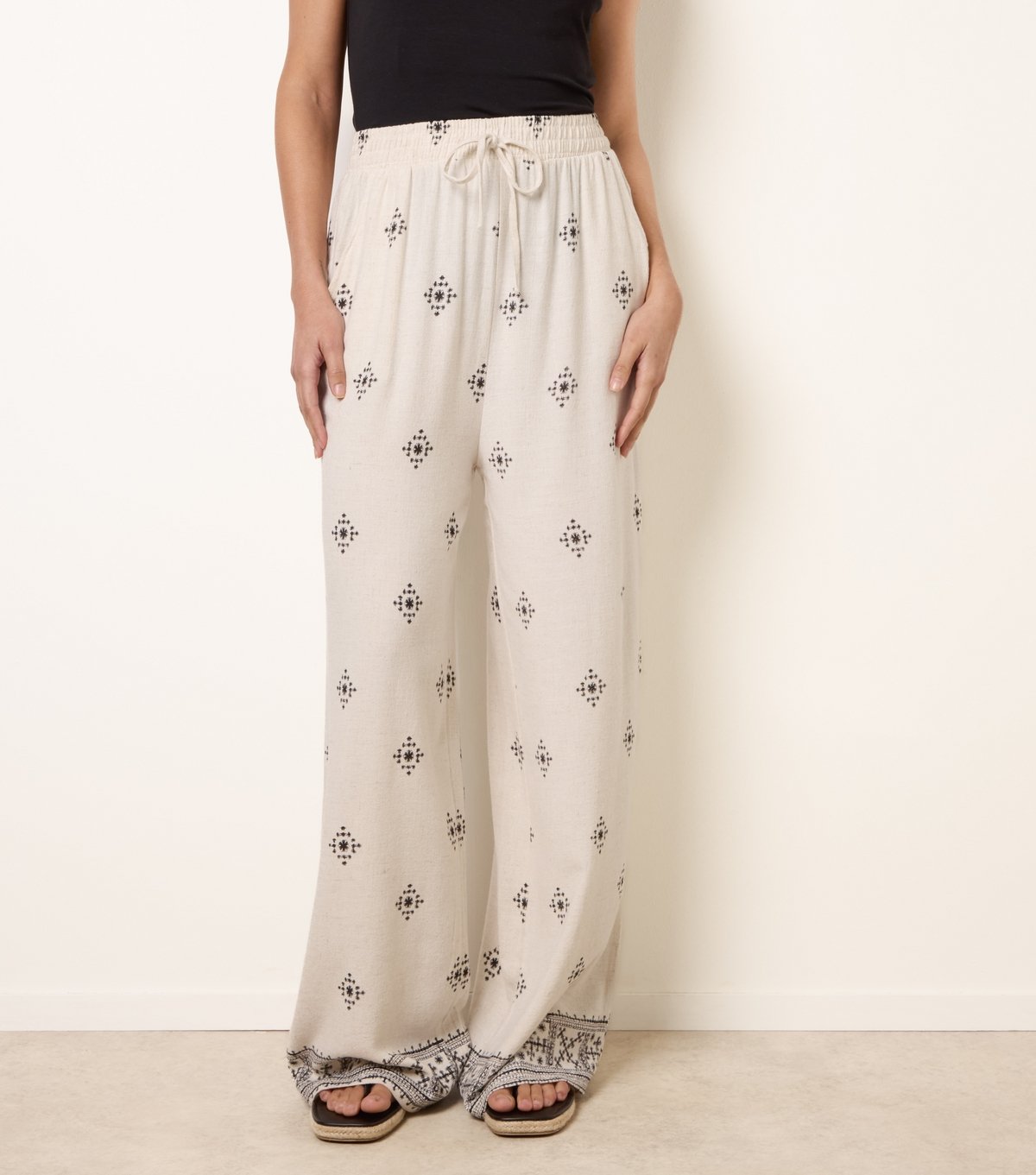 Blue Vanilla Women's Stone Embroidered Trousers Blue Vanilla New Look - 2