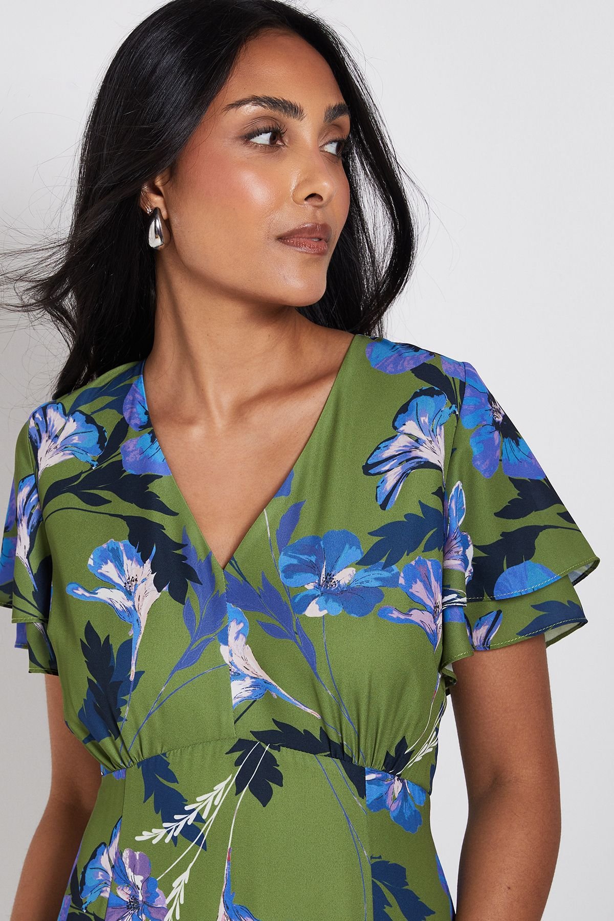 Wallis Wallis Women's Petite Floral Button Through Pleated Hem Midi Dress in Olive - 4