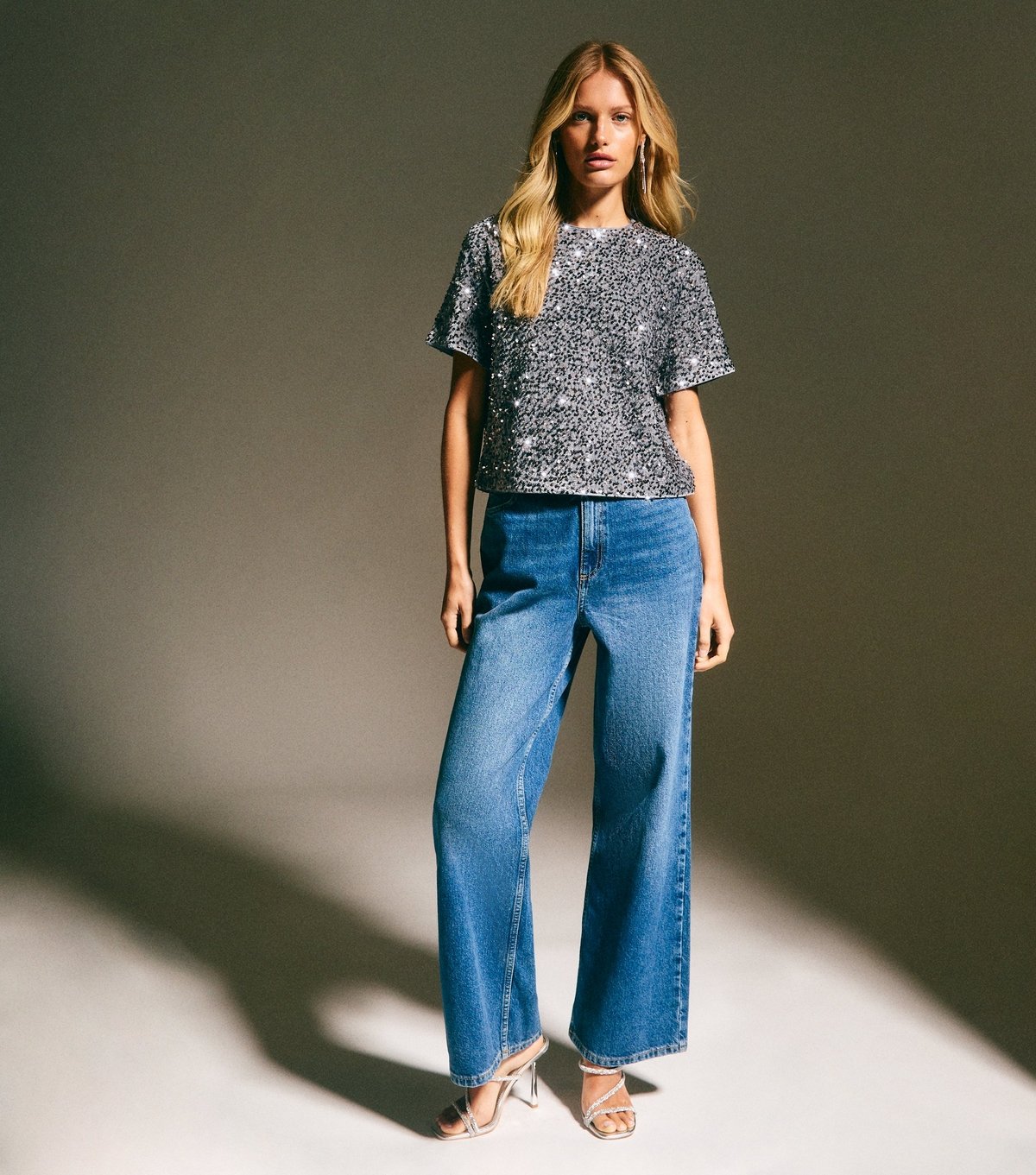 New Look Women's Grey Velvet Sequin Embellished T-Shirt New Look - 2