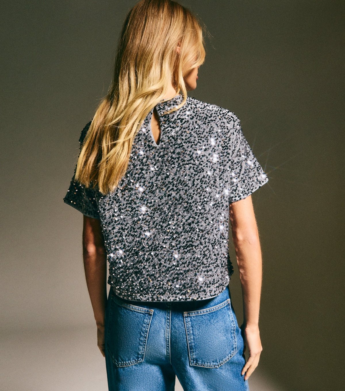 New Look Women's Grey Velvet Sequin Embellished T-Shirt New Look - 4