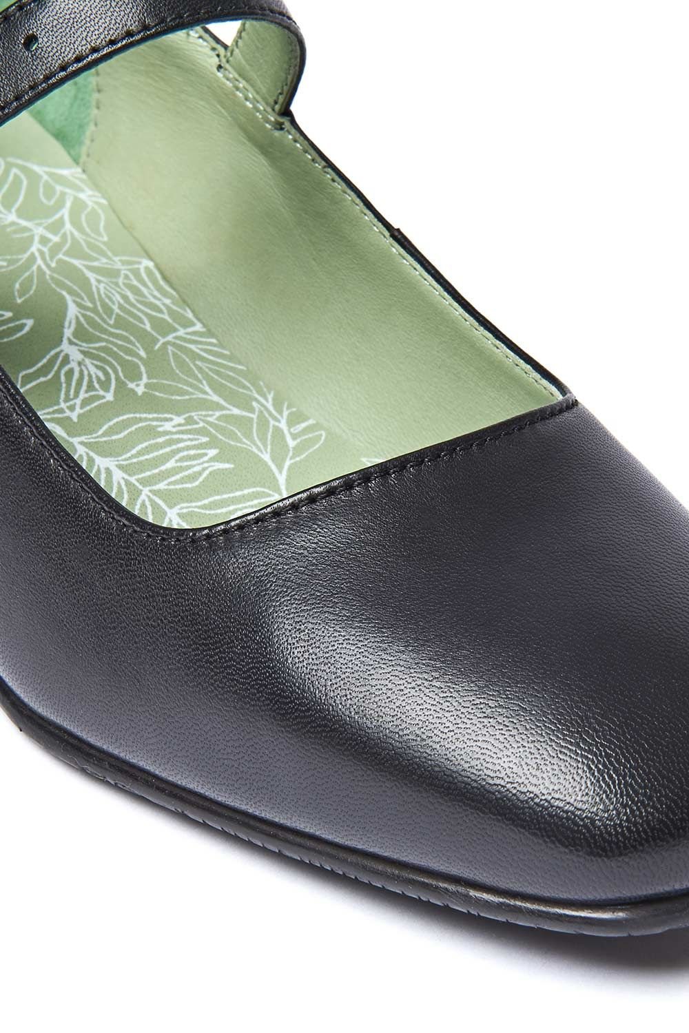 Moshulu Moshulu Women's 'Hebei' Front Buckle Block Heels in Black - 3