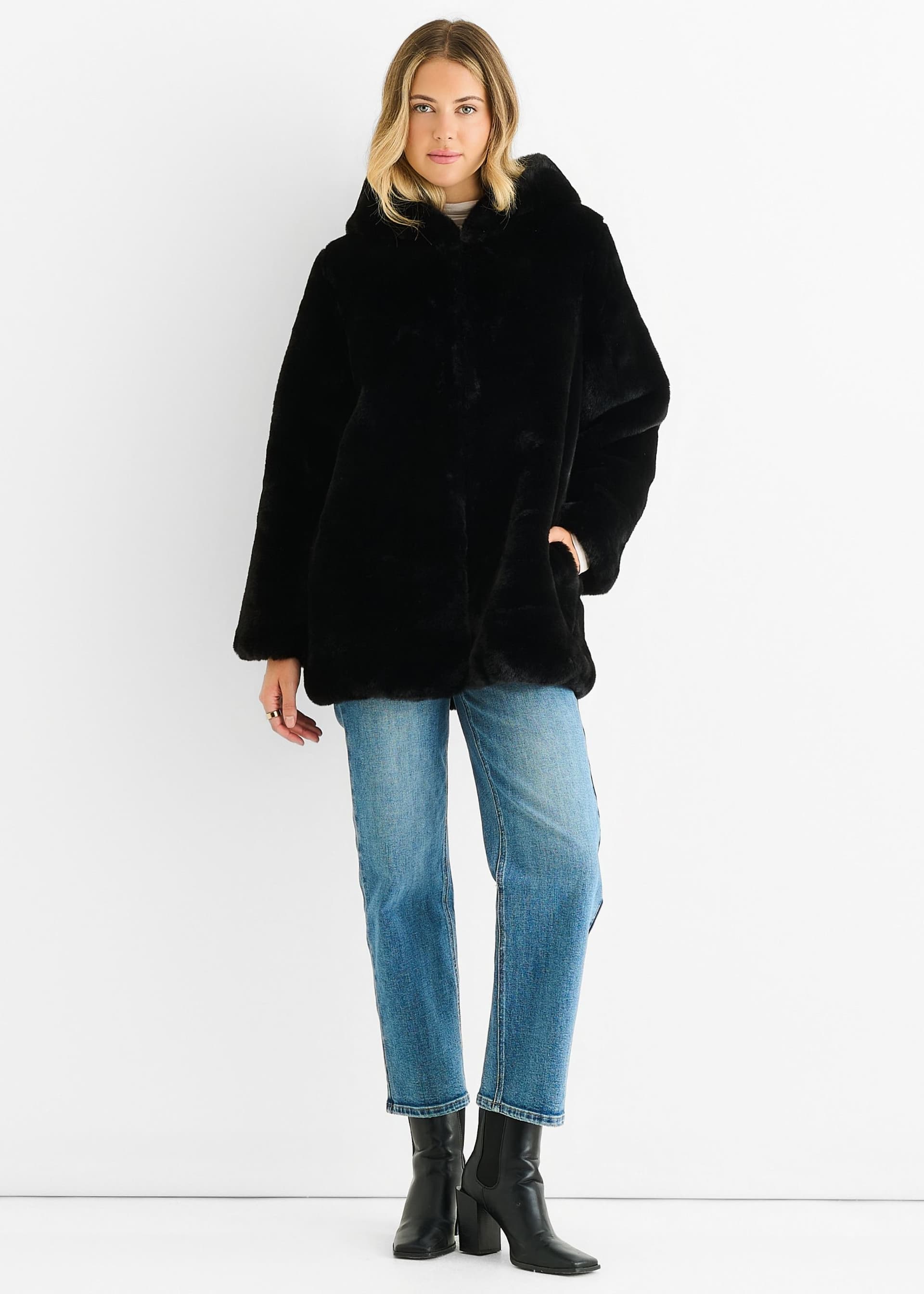 Gini London Gini London Women's Black Hooded Long Sleeve Faux Fur Jacket