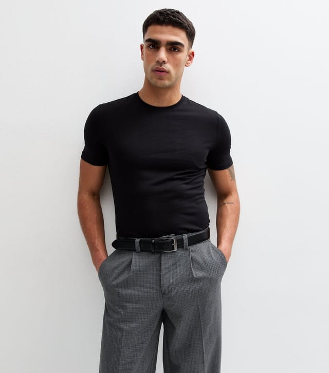 New Look Men's Black Cotton Muscle Fit T-Shirt New Look - 2