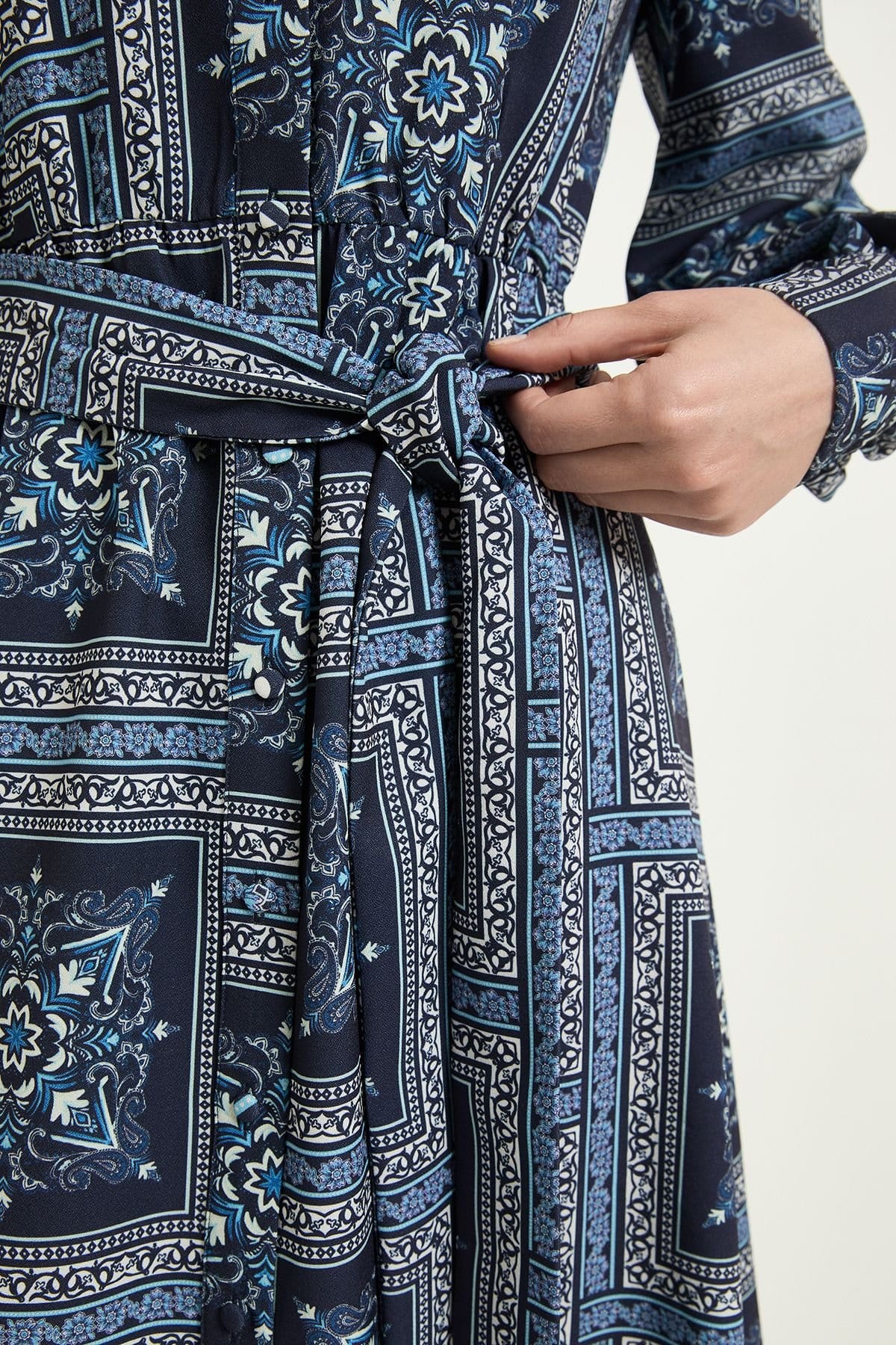 Wallis Wallis Women's Scarf Print Relaced Shirt Dress in Navy - 4