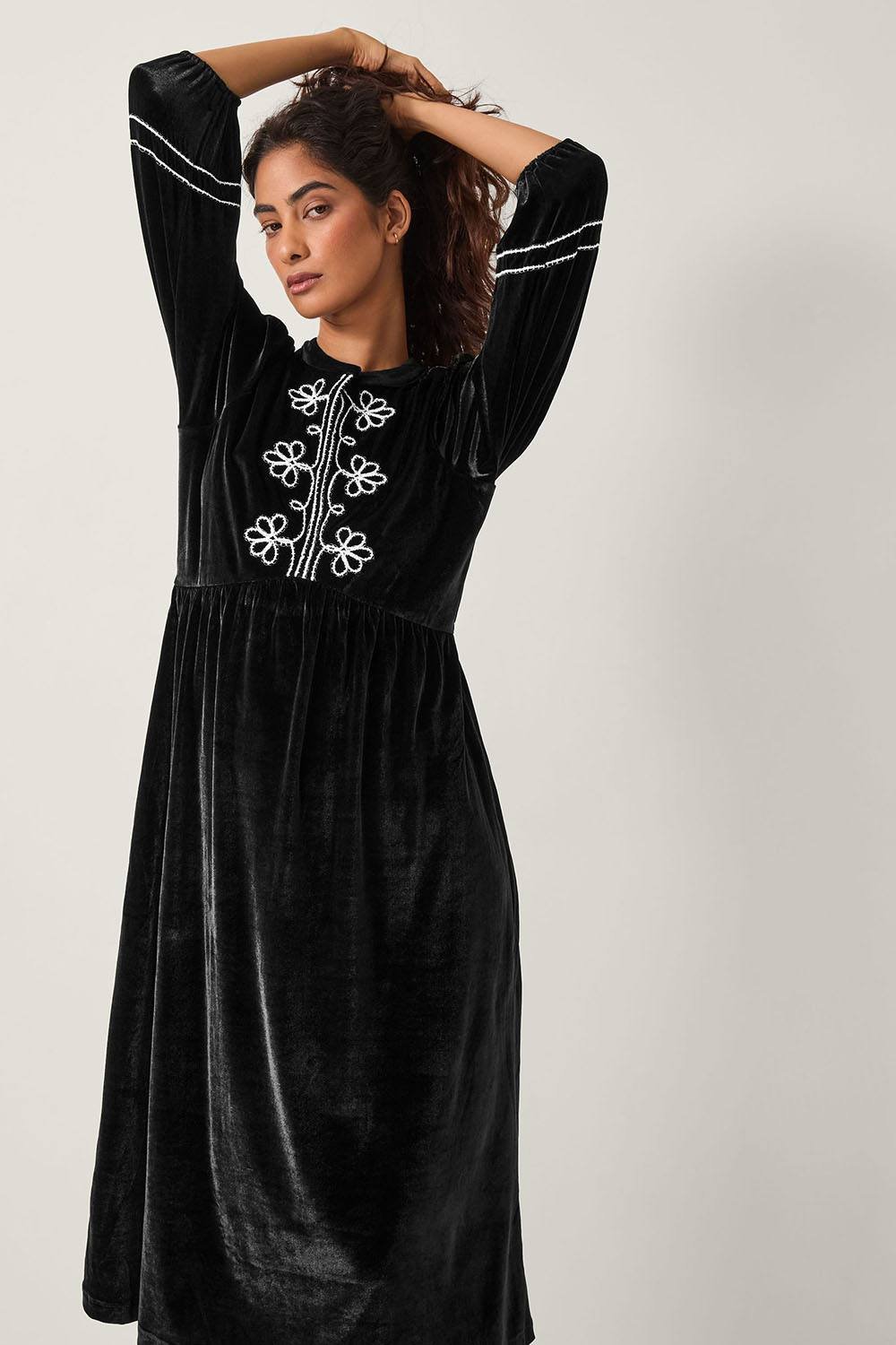 Monsoon Monsoon Women's Venus Embroidered Stretch Velvet Midi Dress Black - 2