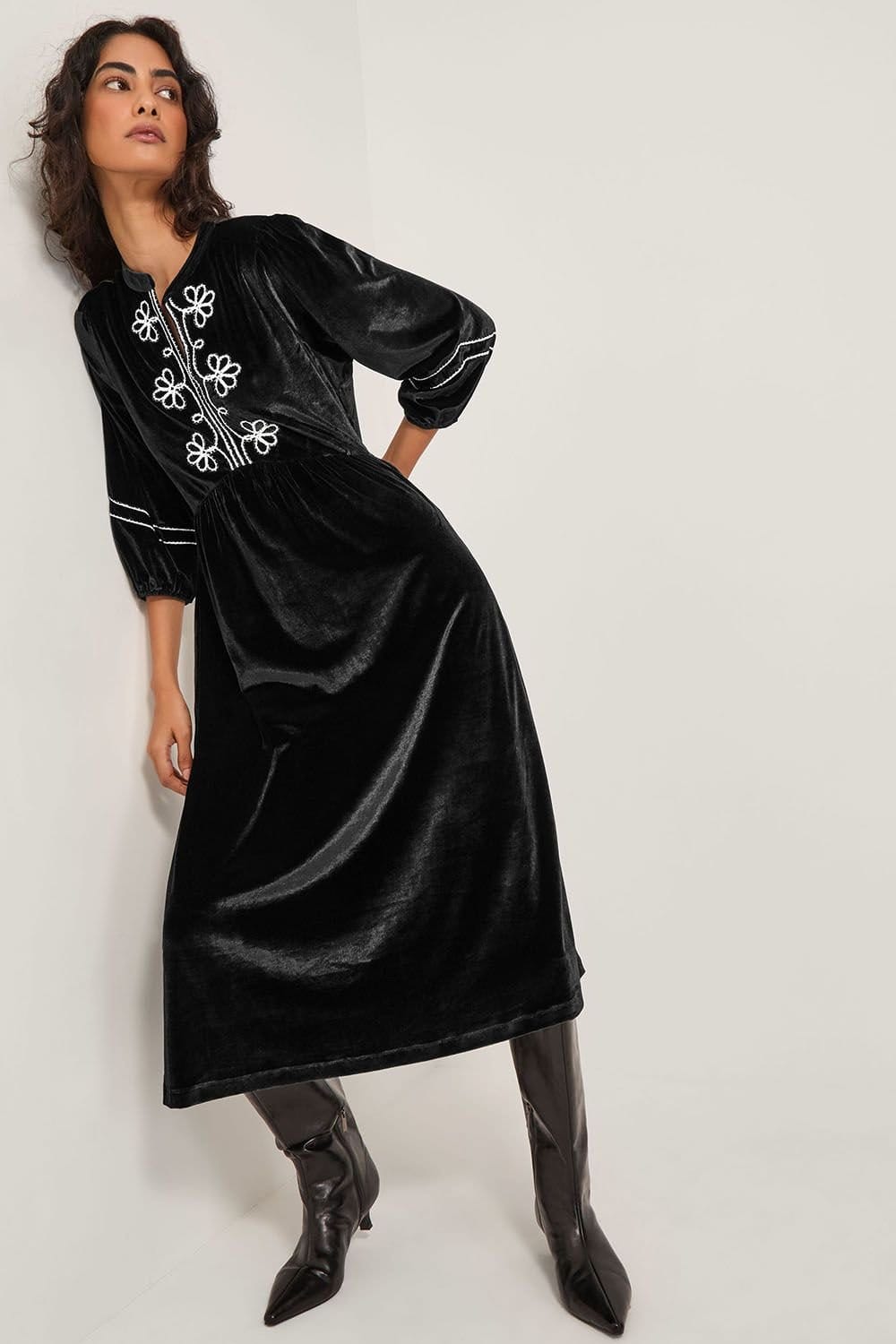 Monsoon Monsoon Women's Venus Embroidered Stretch Velvet Midi Dress Black - 4