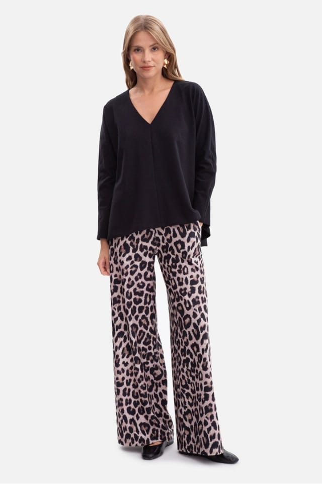Love Lace Love Lace Women's Oversize V Neck Sweatshirt Blouse in Black - 2