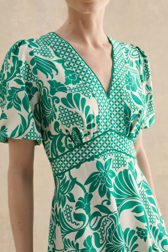 Hobbs London Hobbs London Women's Trelissick V-Neck Fit Flare Dress in Emerald - 3