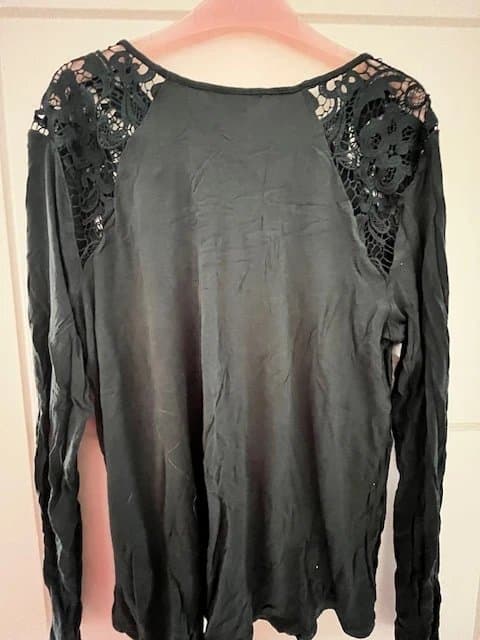 H&M H&M Dark Green Lace Shoulder Top – Long Sleeve – Size L