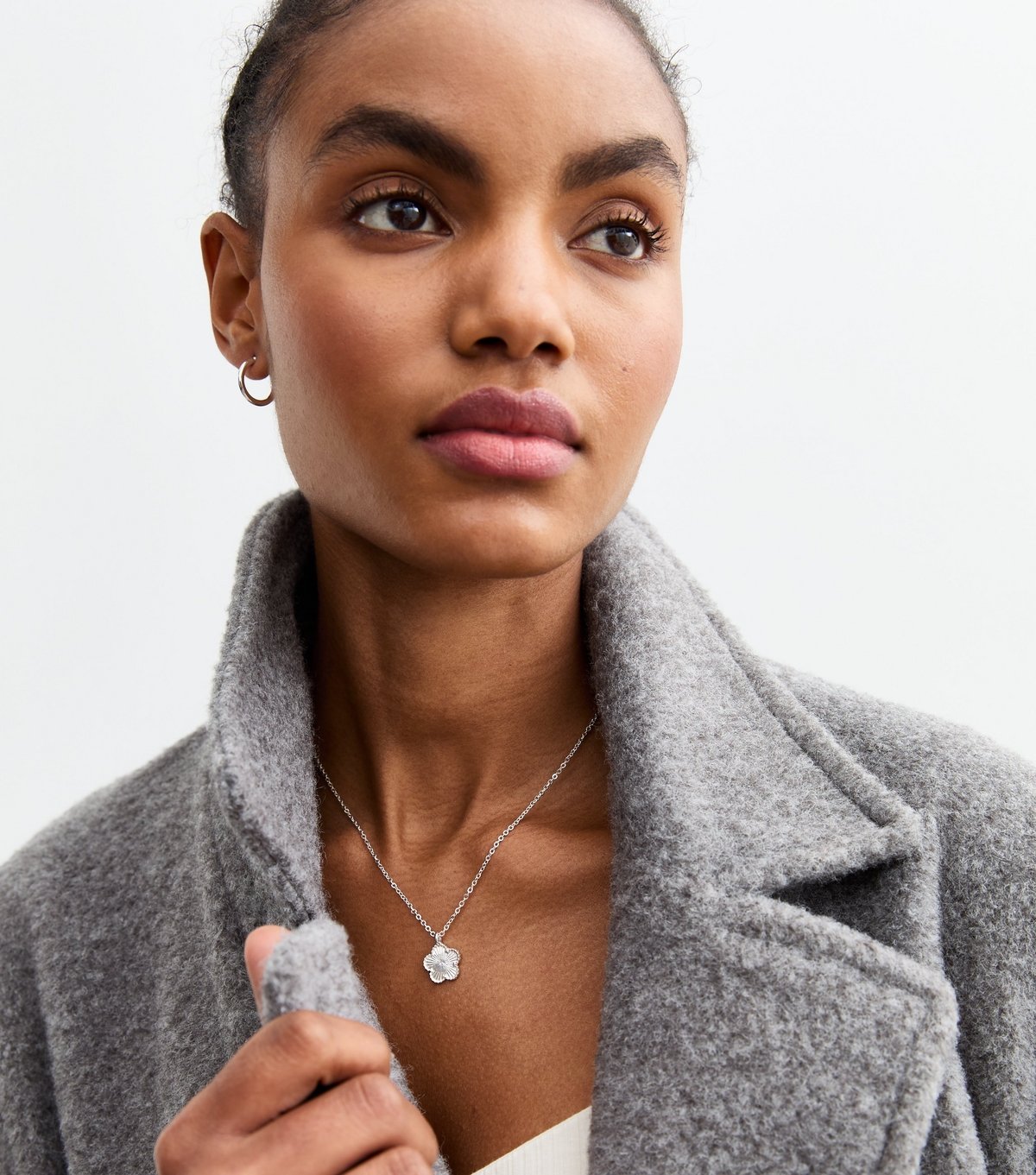 New Look Silver Plated Flower Necklace New Look - 2