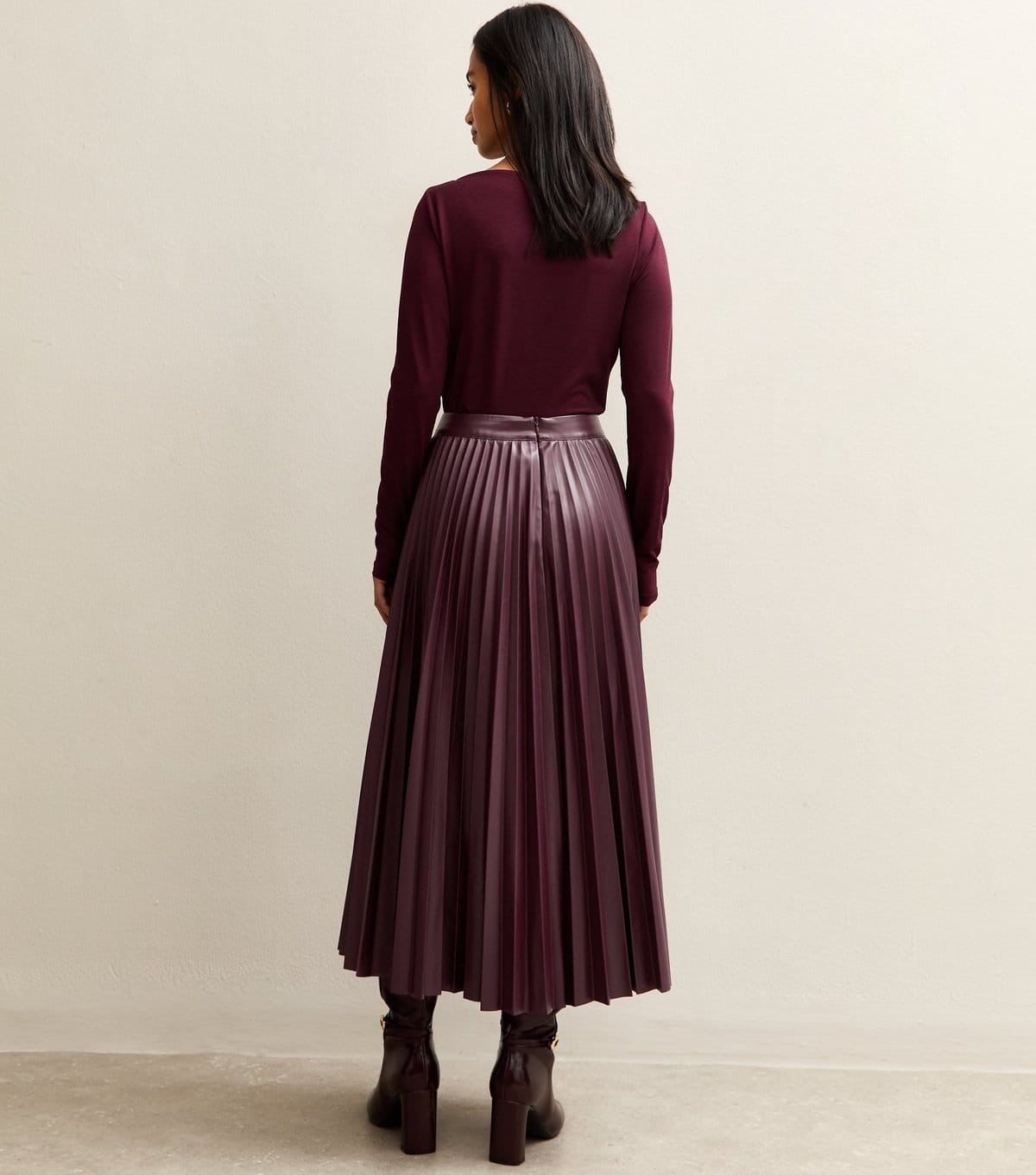 New Look Women's Petite Dark Burgundy Faux Leather Pleated Midi Skirt New Look - 4