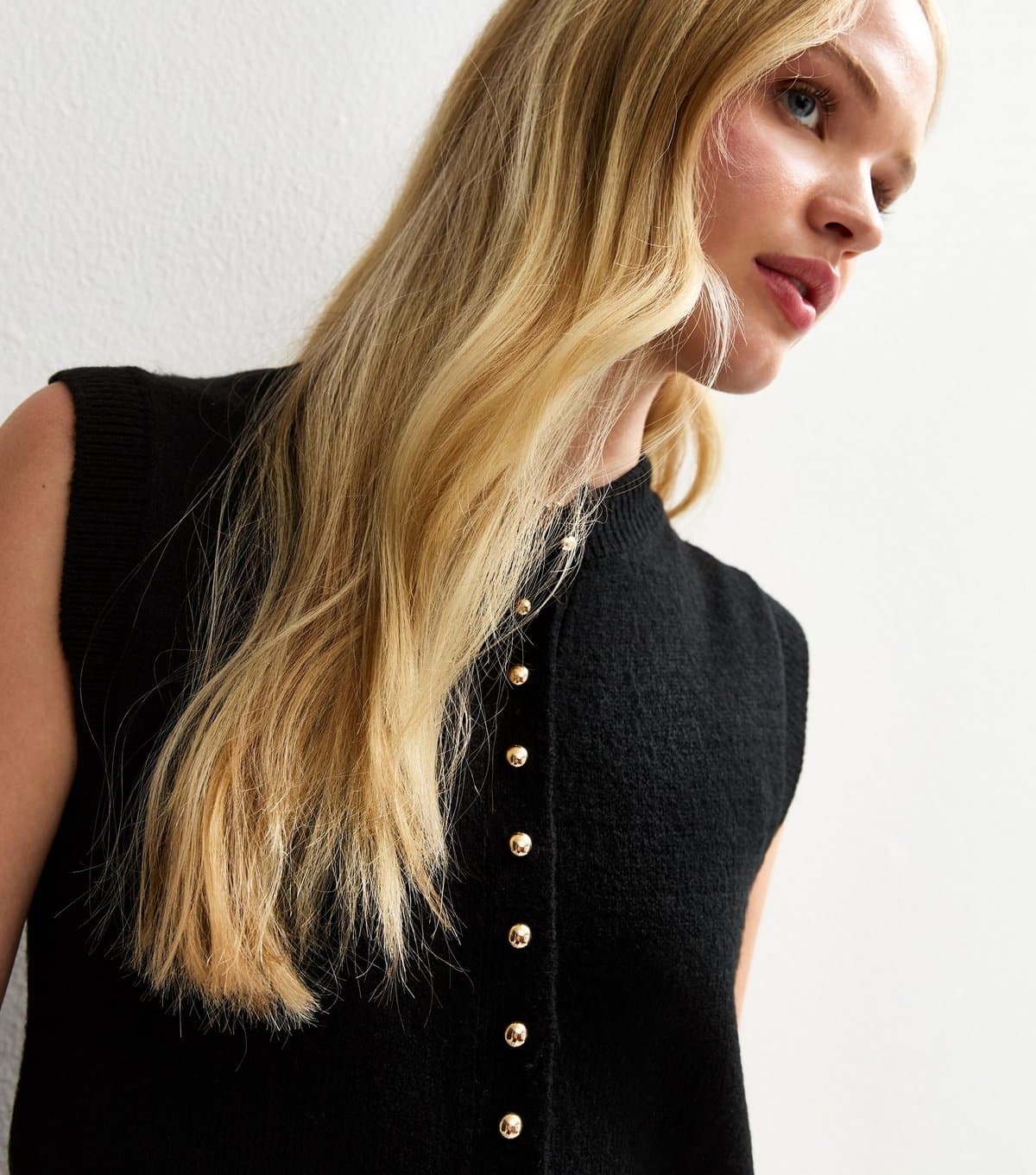 New Look Women's Black Crew Neck Contrast Button Knit Waistcoat New Look