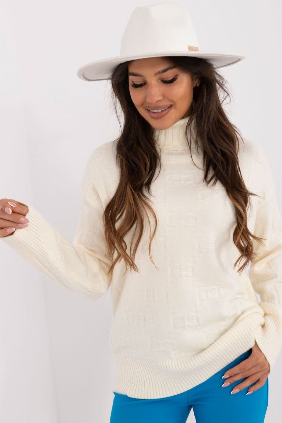 Love Lace Love Lace Cream Textured Turtleneck Sweater