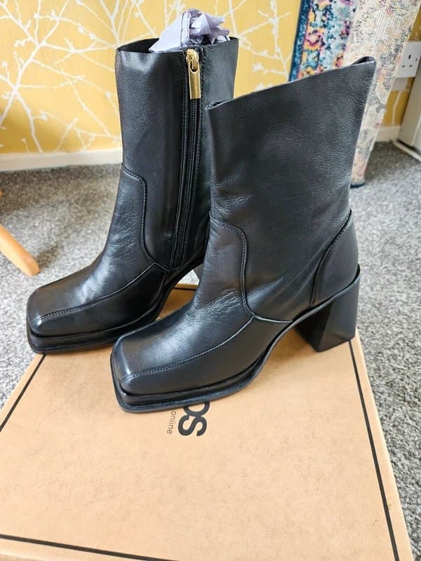 ASOS ASOS Black Boots size 8