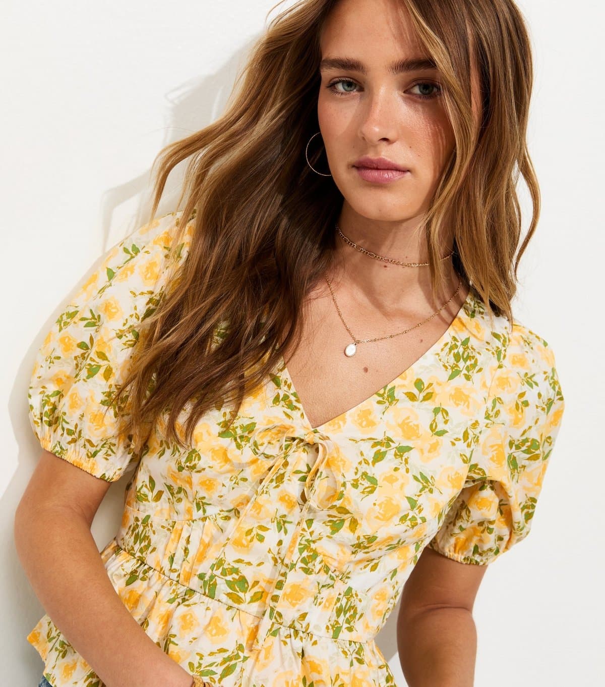 New Look Women's Yellow Floral Print V-Neck Top New Look