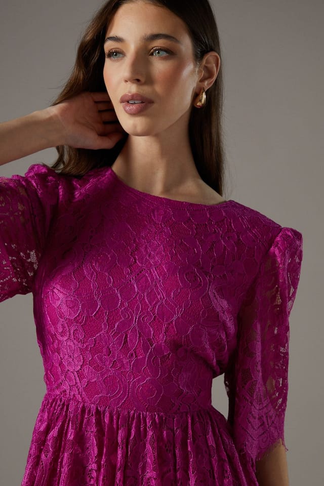 Coast Coast Women's Lace Short Sleeve Midi Dress in Magenta - 2