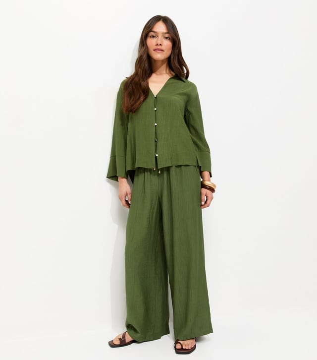 New Look Women's Petite Dark Khaki Crinkle Texture Wide Leg Trousers New Look - 3