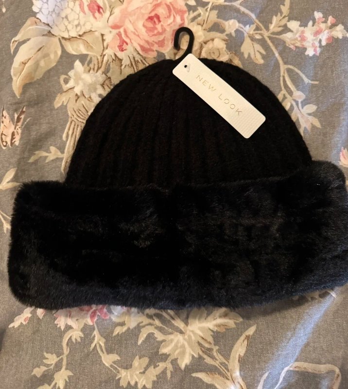 New Look Bnwt new look black ribbed knit velvet trim beanie - 1
