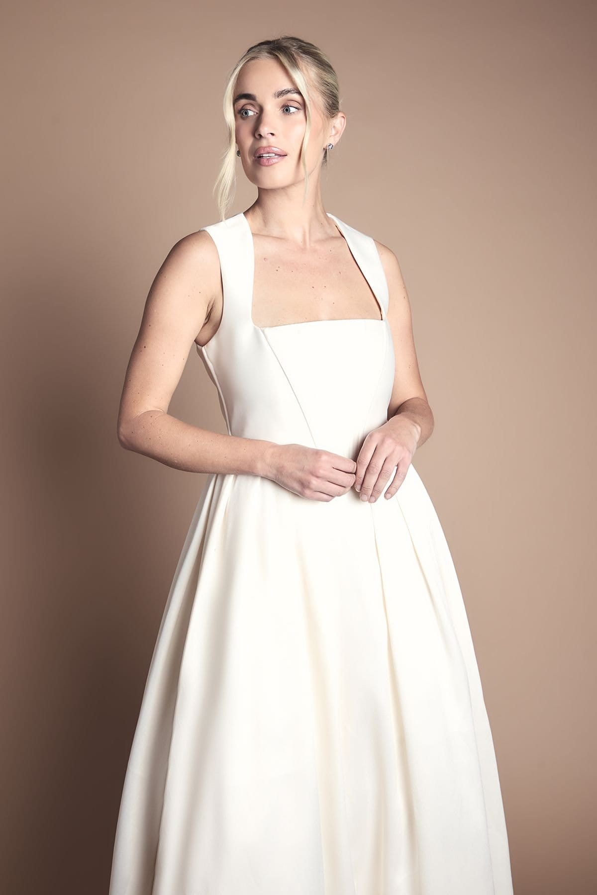 Coast Coast Women's Petite Bodice Full Skirt Wedding Dress in Ecru - 4