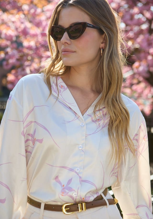 Lily and Lionel Lily and Lionel Women's Lillibet Large Floral Print Shirt In Cream in Ecru - 3