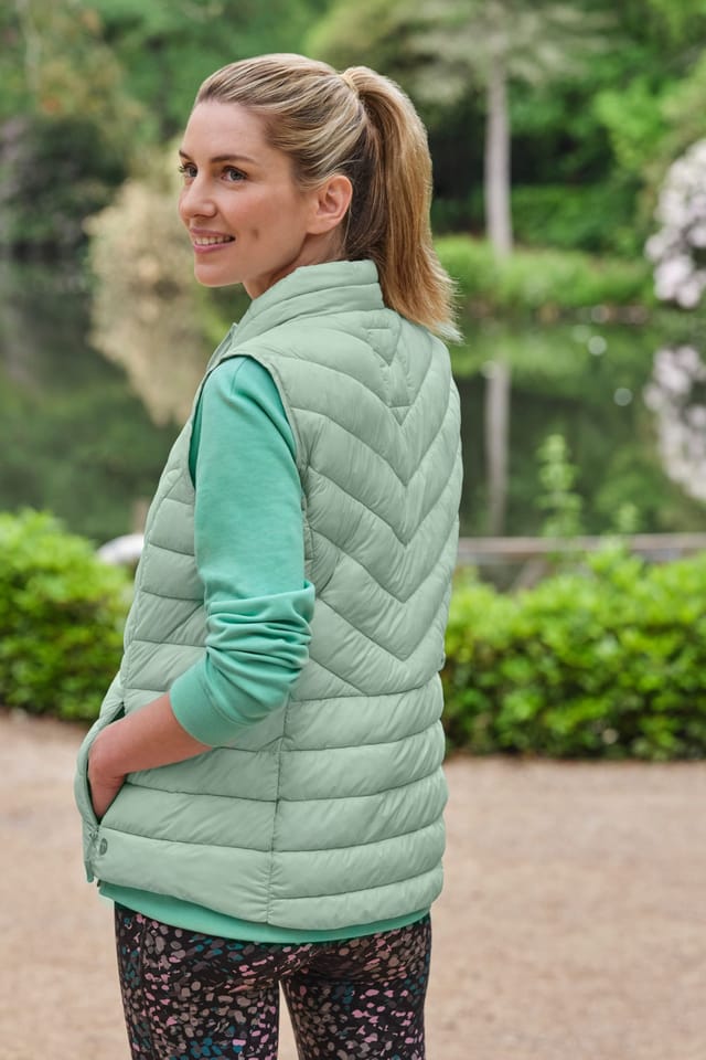 WoolOvers WoolOvers Women's Glen Puffer Gilet in Green - 2